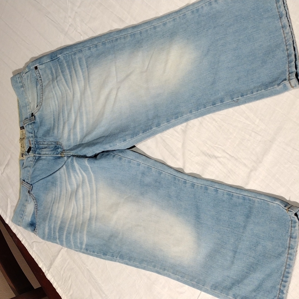 AMERICAN EAGLE SZ 10 CAPRI DENIM FADED LOOK